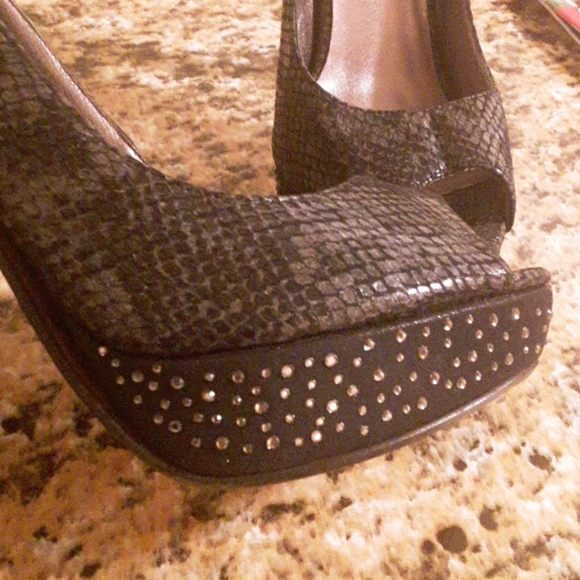 Shoes - Picture 4 of 4